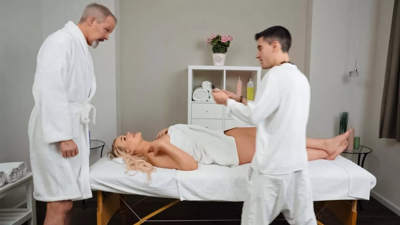 Jordi El Nino Polla is giving a massage to a sexy bitch - FuckTeen.XXX
